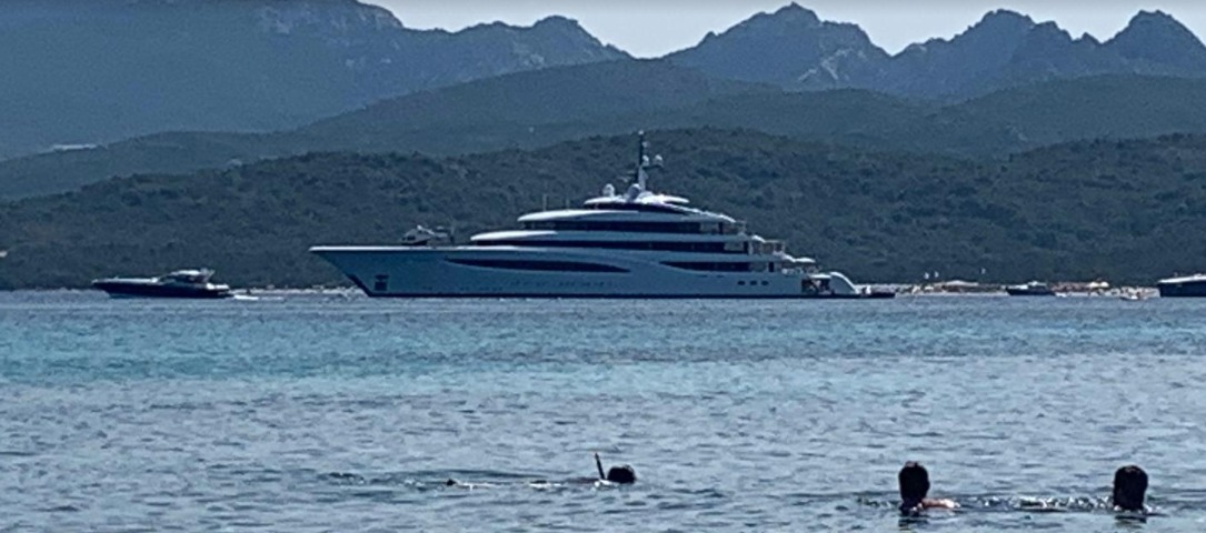 Porto Cervo, ecco Faith: un mega yacht da Formula 1 per Lawrence Stroll