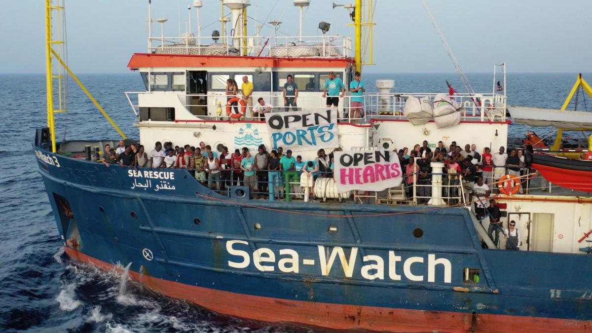 Sea Watch. Il braccio di ferro Ong-Governo italiano potrebbe proseguire nei mari di Sardegna