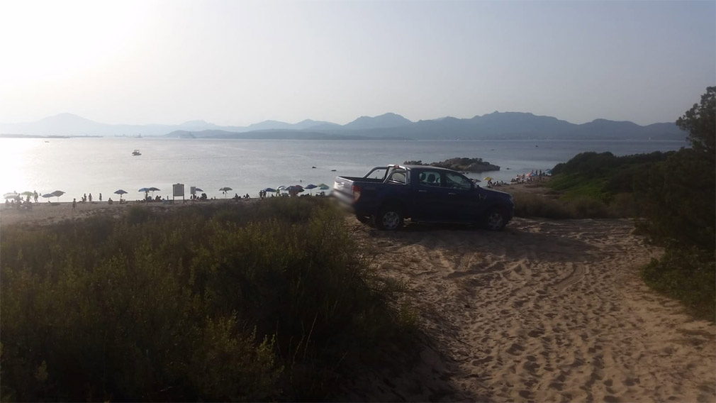 Olbia, Li Cuncheddi: auto sulle dune