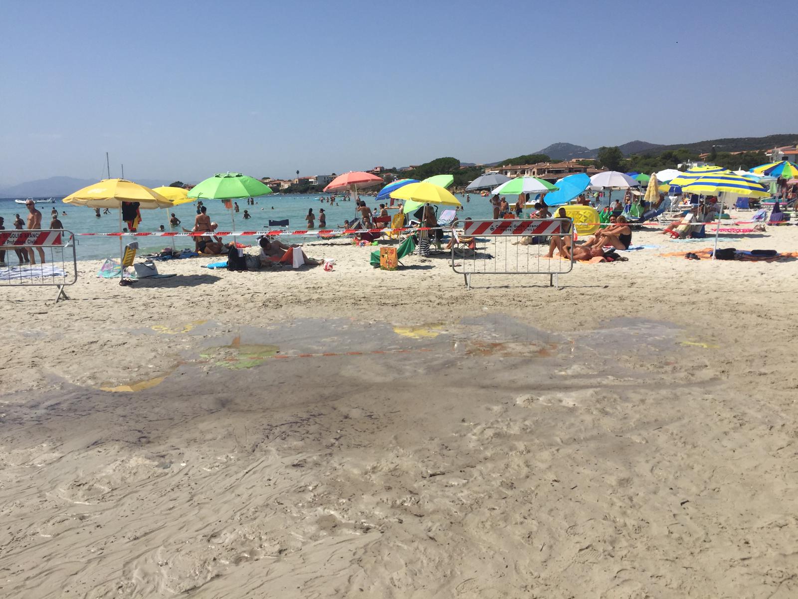 Golfo Aranci, Terza spiaggia: liquami nella sabbia?