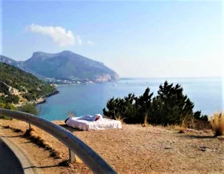Sardegna: col materasso  sotto le stelle, multati