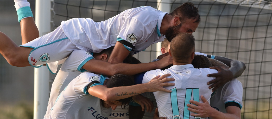 Olbia Calcio: oggi aperitivo con la rosa e festa bianca