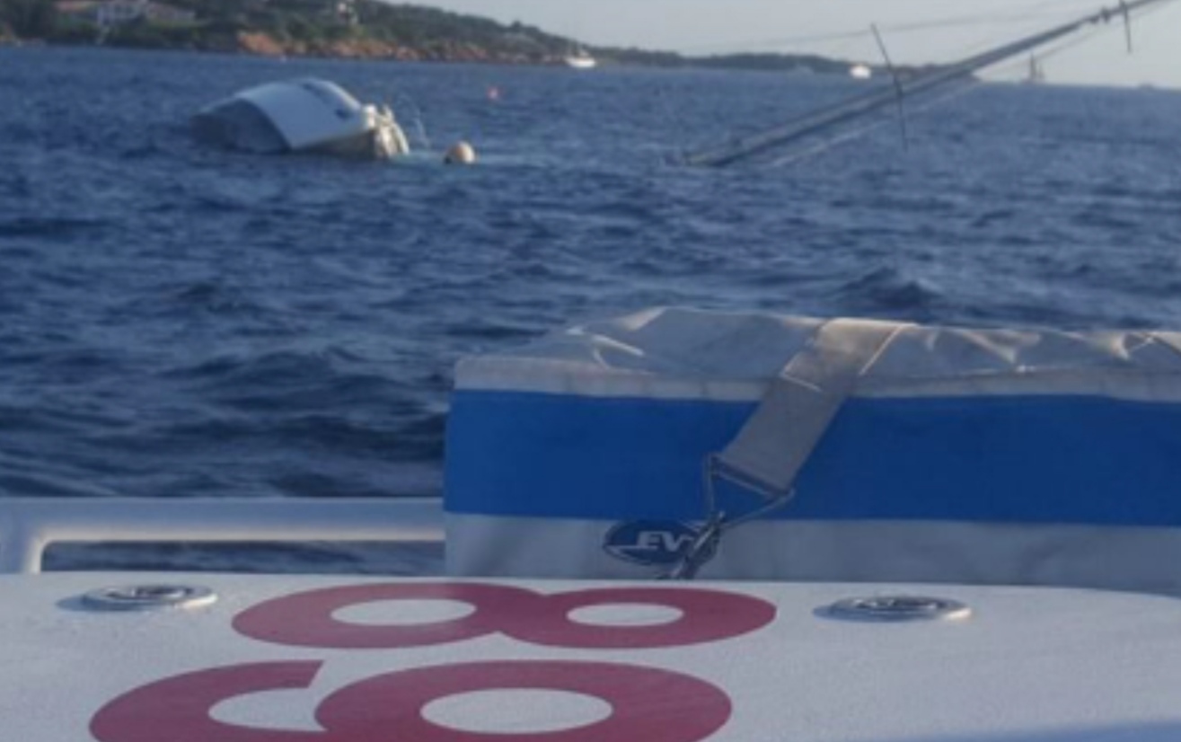 Capriccioli, catamarano affonda parzialmente: 2 persone in salvo