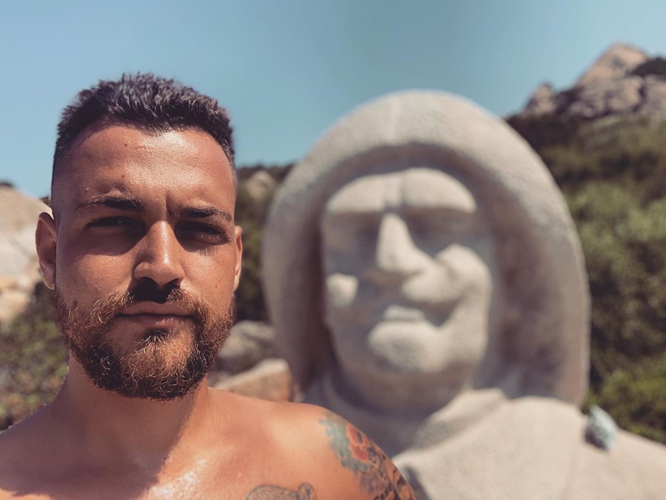 A La Maddalena Valerio Scanu in concerto. La star biasima gruppo segreto  FB: 