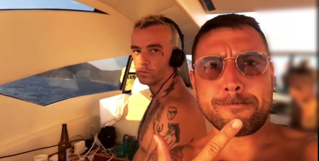 Salmo e Coez in vacanza in Gallura: è caccia al selfie per i fan