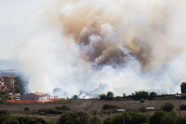 *FLASH* Olbia: incendio vicino alle case