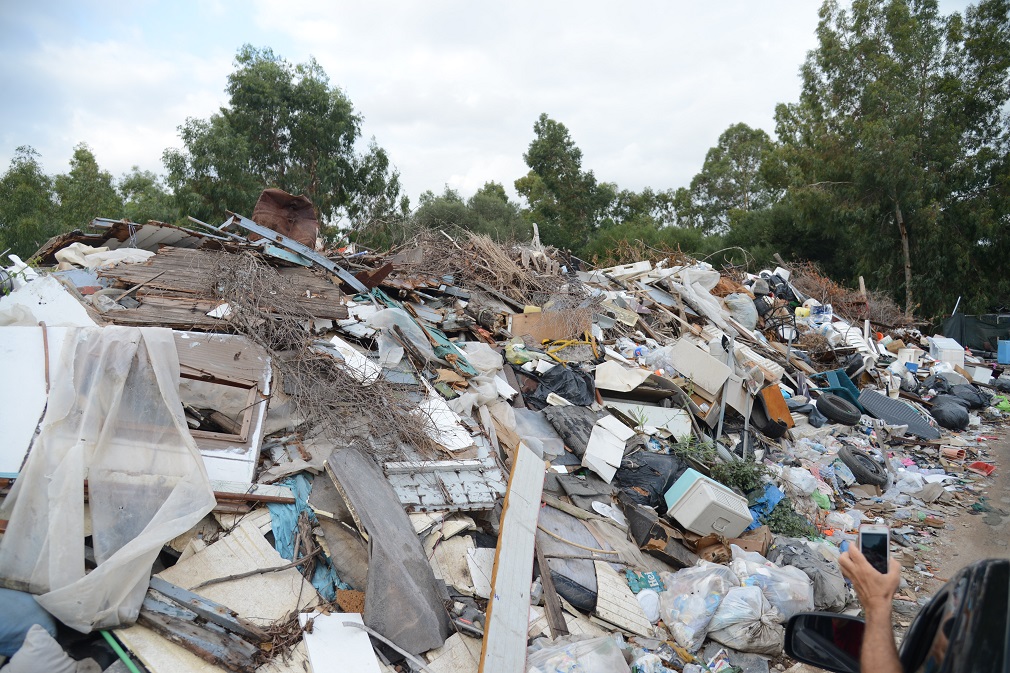 Olbia, bomba ecologica al campo rom da bonificare: 