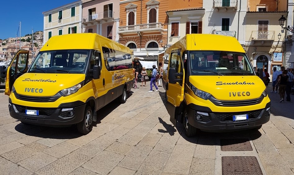 La Maddalena: nuovi autobus e arredi per la scuola