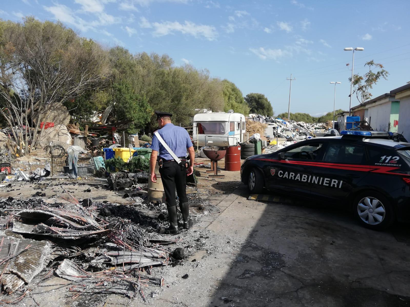 Olbia, rifiuti bruciati al campo rom: 23enne in libertà