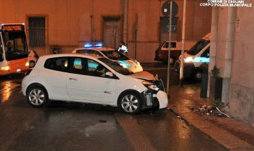 Sardegna: guida dopo aver bevuto e centra un palazzo