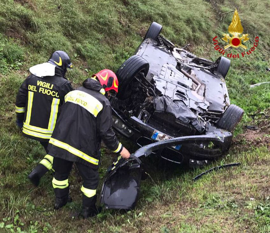 Sardegna, 131 Dcn: auto esce fuori strada e si ribalta in cunetta