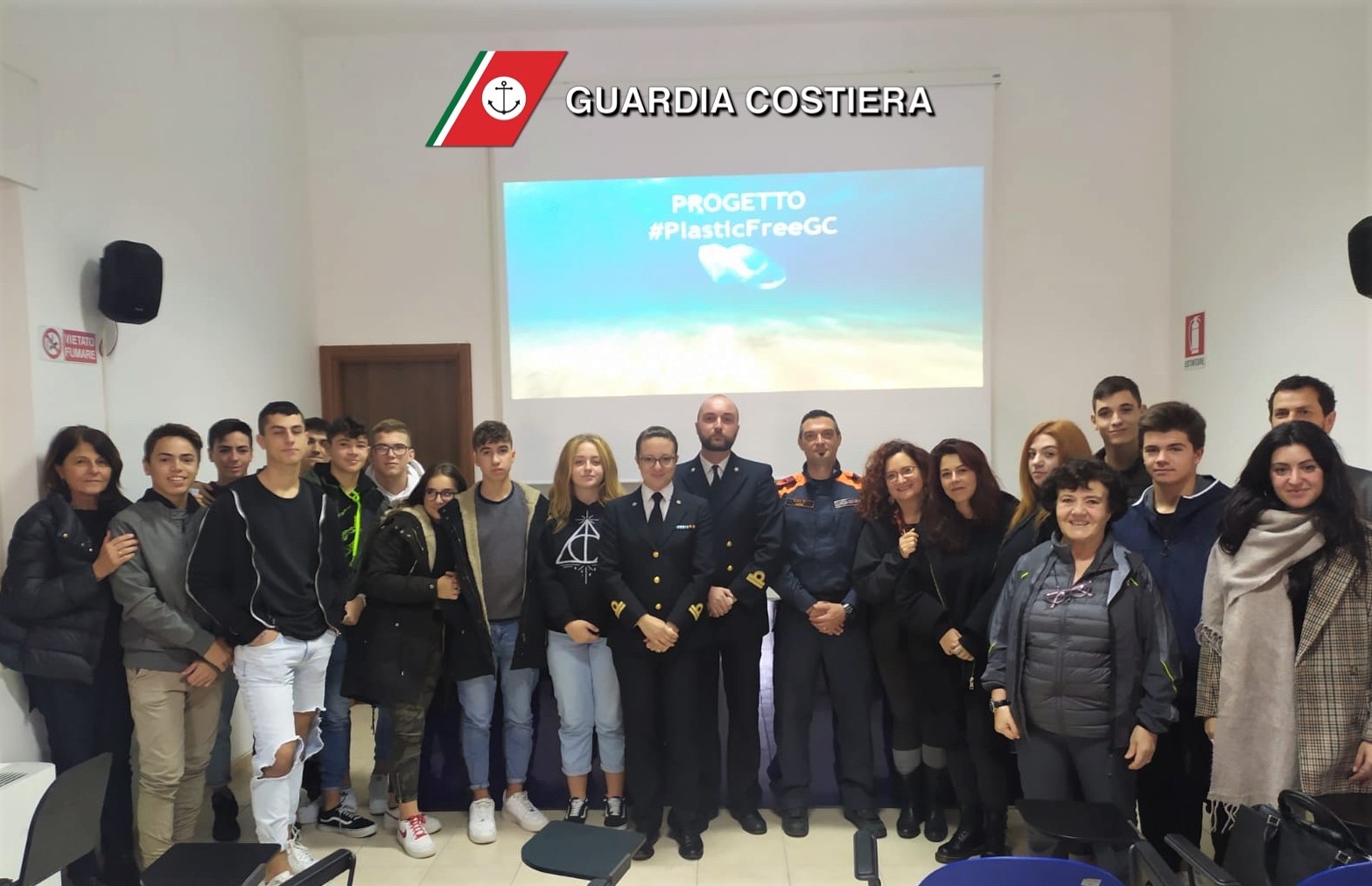 La Maddalena: no alla plastica, studenti a lezione di con la Guardia Costiera