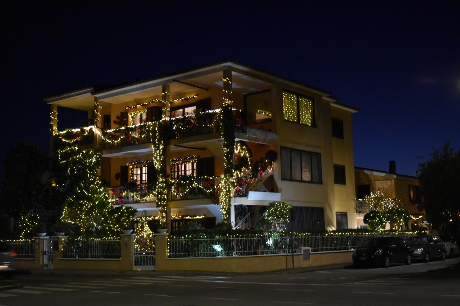 Olbia, aria di Natale nella casa più illuminata della città