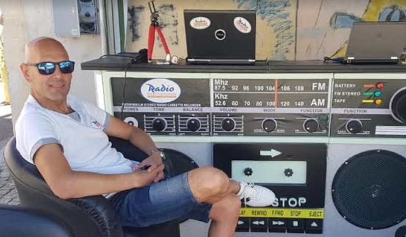 Olbia, 40 anni di radio: ecco Michele Degortes, il decano dei dj olbiesi