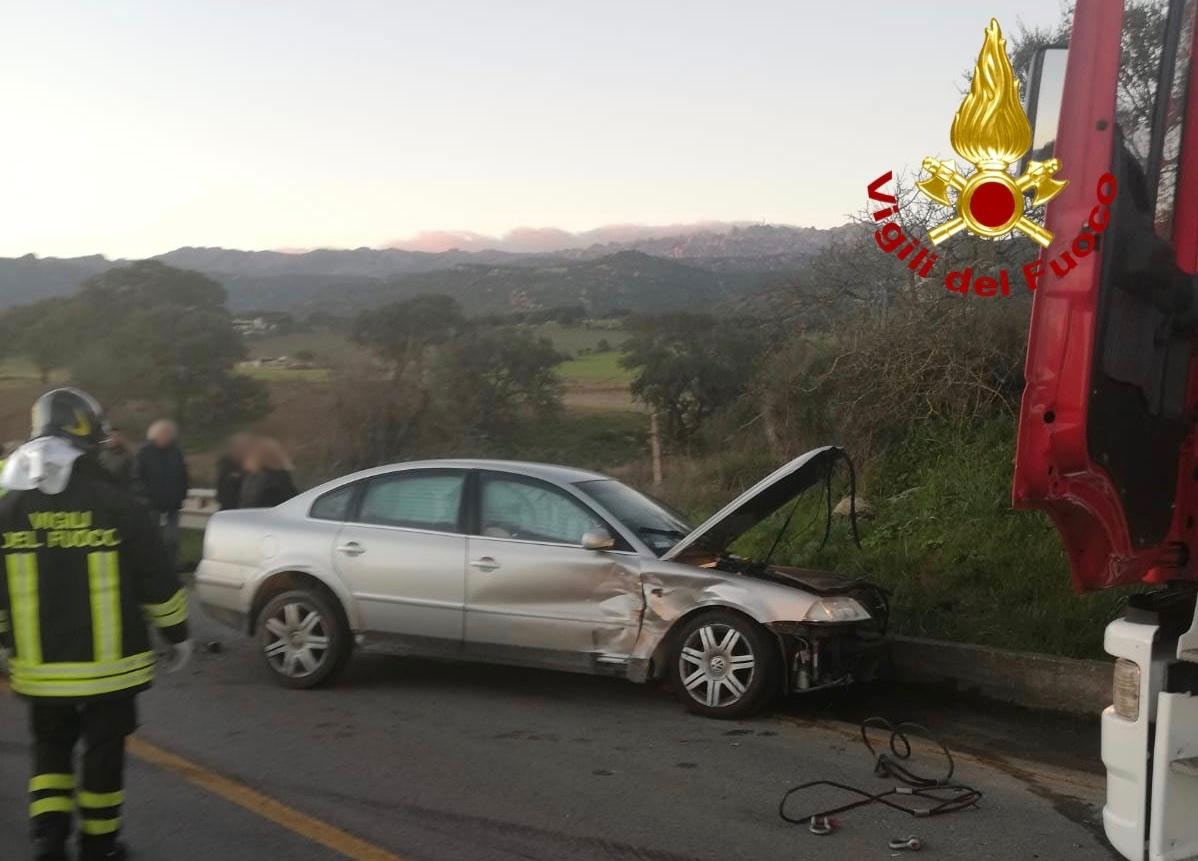 Olbia-Sassari, frontale con 4 auto coinvolte: 6 feriti