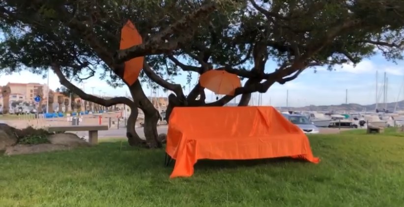 Anche a Palau una panchina arancione