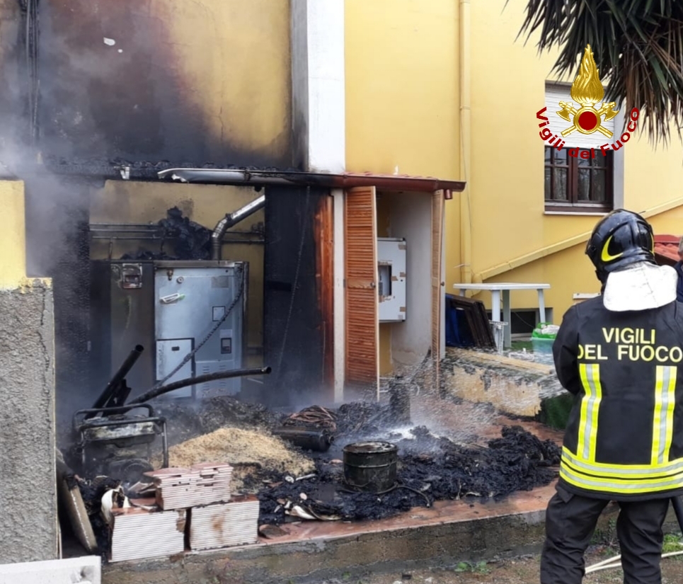 Nord Sardegna: in fiamme caldaia a Gpl, pompieri evitano il peggio
