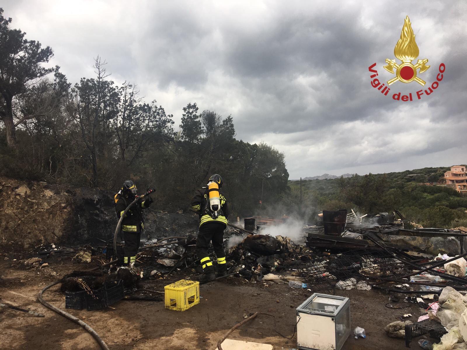 Porto Cervo: a fuoco deposito di rifiuti
