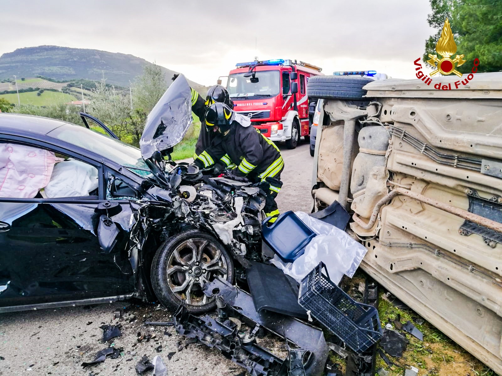 Sardegna: grave scontro tra due auto, tre i feriti
