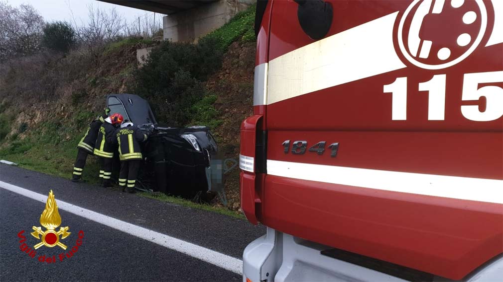 Incidente su Ss 291: ferito incastrato