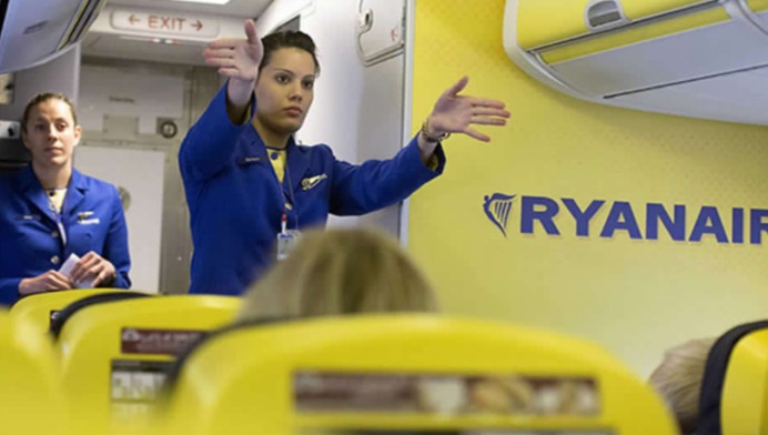 Ryanair, assume assistenti di volo in  Sardegna