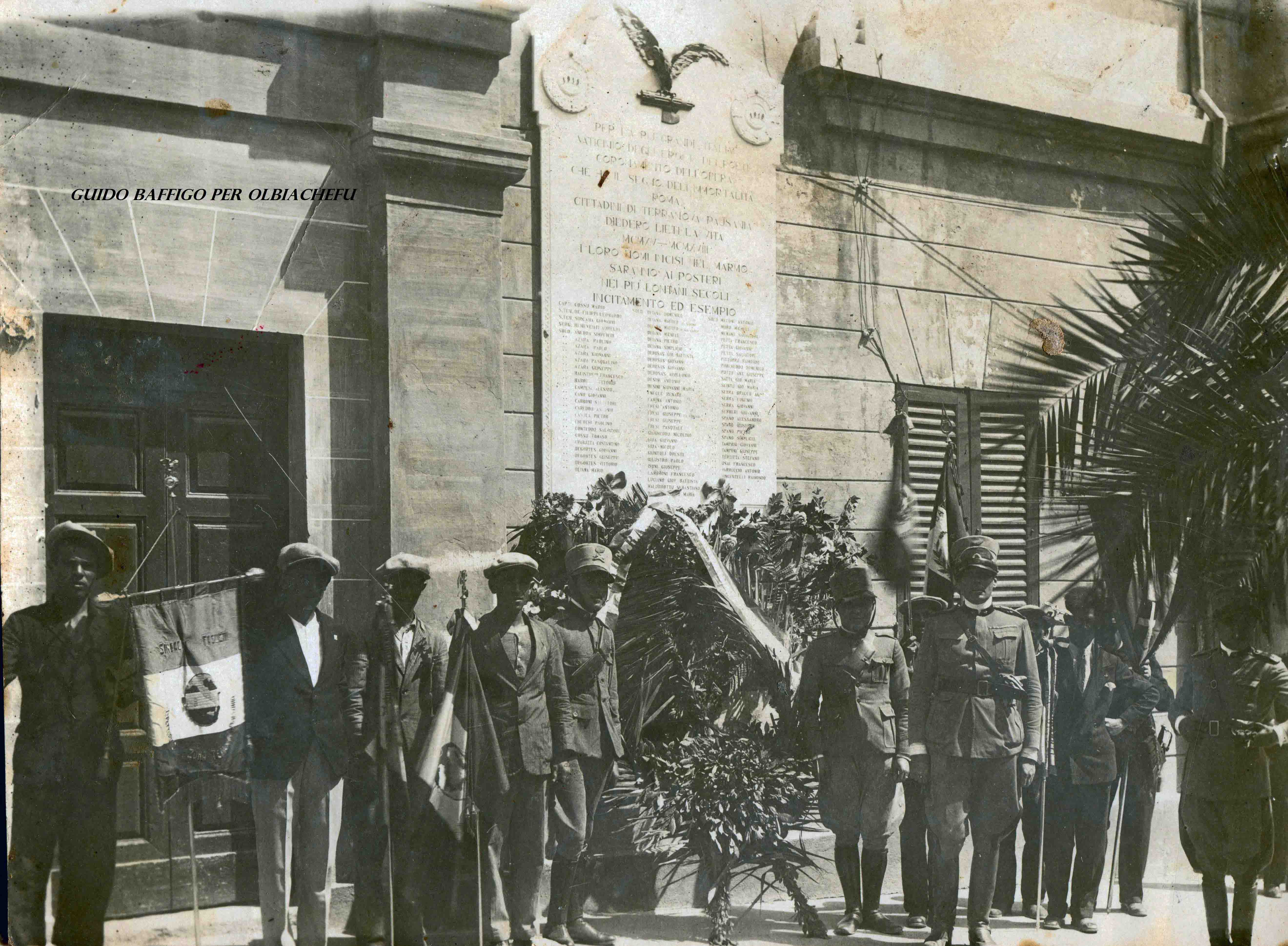 La lapide dei caduti terranovesi nella Grande Guerra in una rara foto del 1927