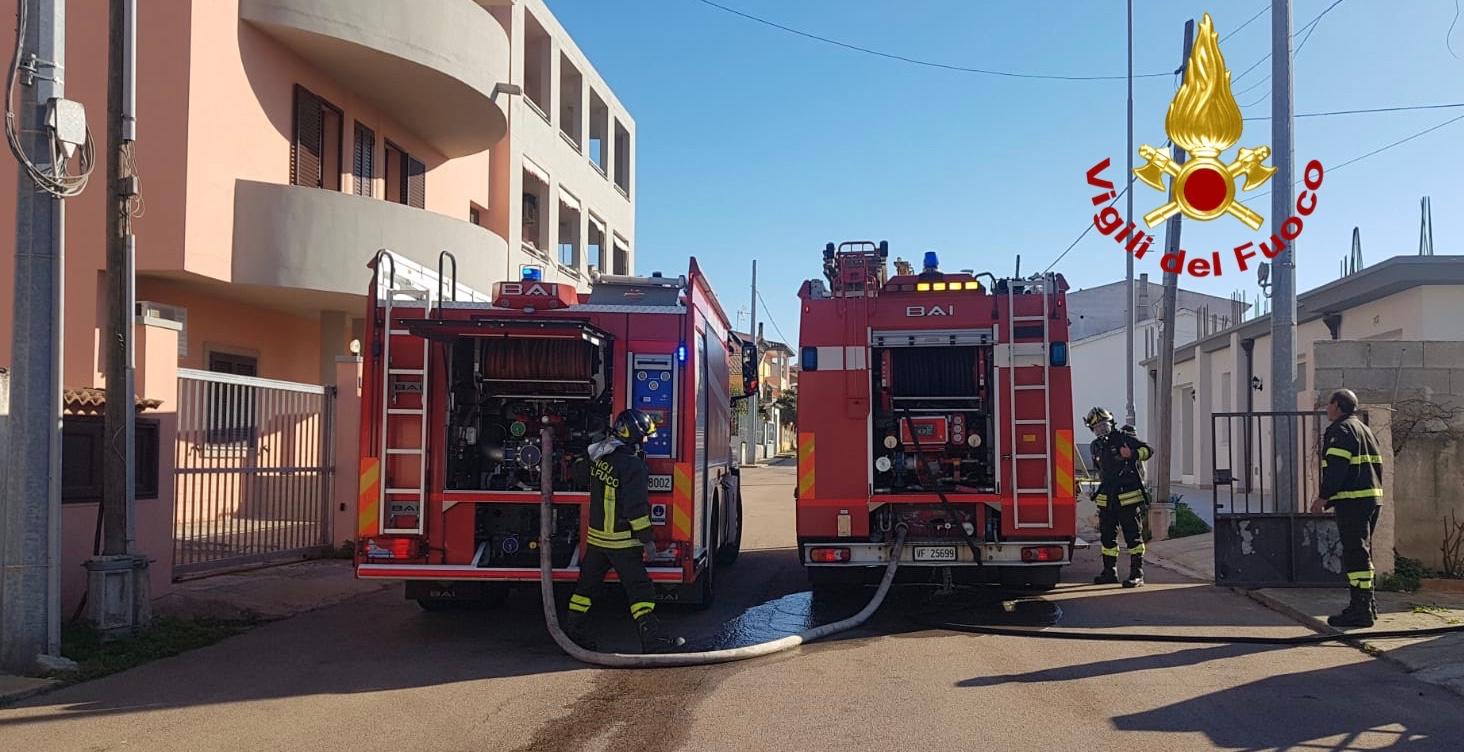 Olbia, via Ancona: incendio in uno scantinato