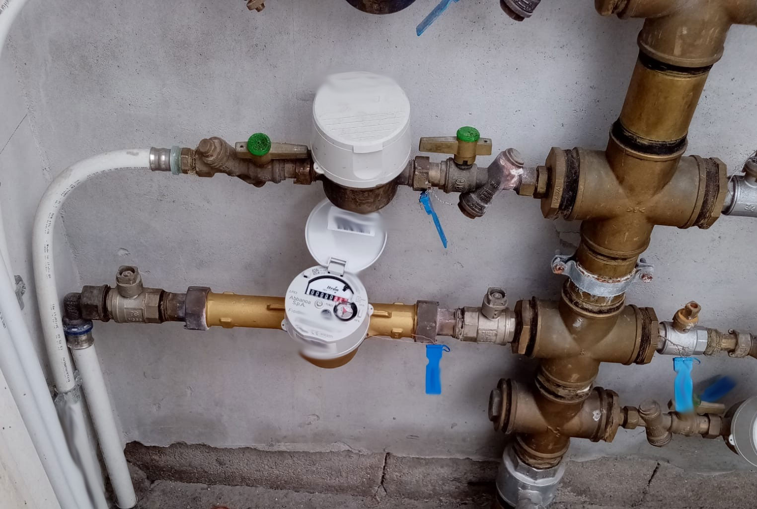 Olbia: riallacciata l'acqua al condominio di via Damiano Chiesa