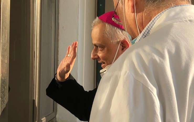 Aou Sassari: l'arcivescovo Saba benedice i pazienti Covid-19