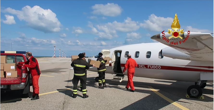 Tamponi per Covid-19: da Bari ad Elmas con aereo dei Vigili del Fuoco