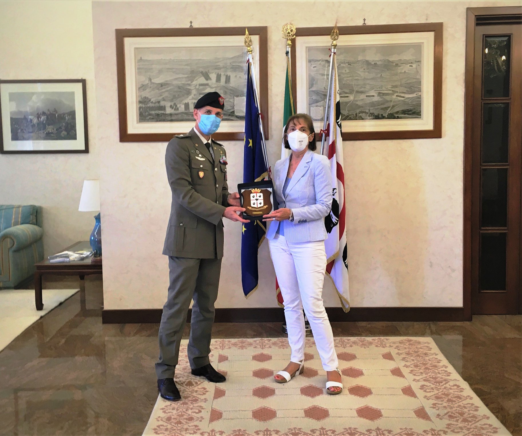 La prefetta Amalia di Ruocco visita il Comando militare Esercito Sardegna