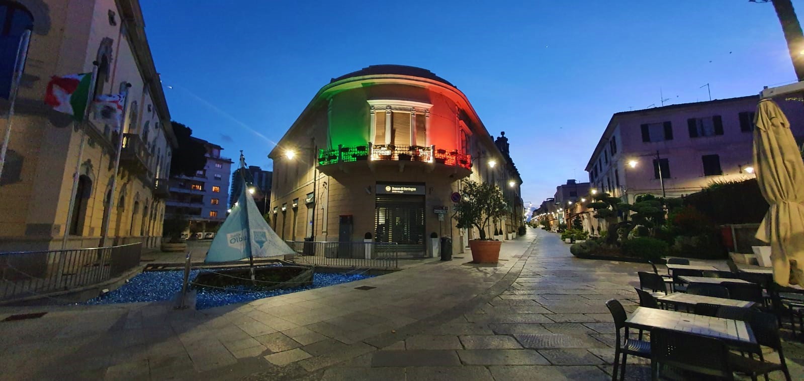 Olbia: il tricolore italiano illumina Corso Umberto