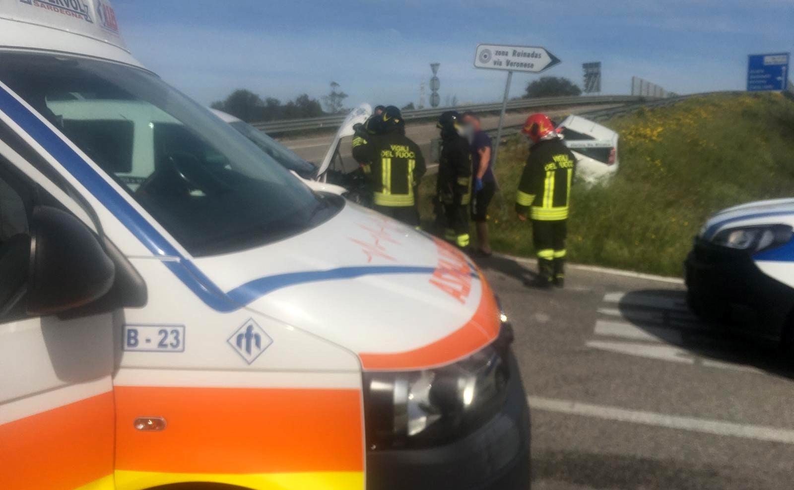 Olbia, incidente in via Nervi: auto fuori strada