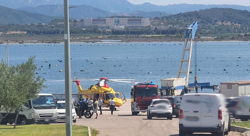 Olbia, auto in mare a Cala Saccaia: conducente in ospedale
