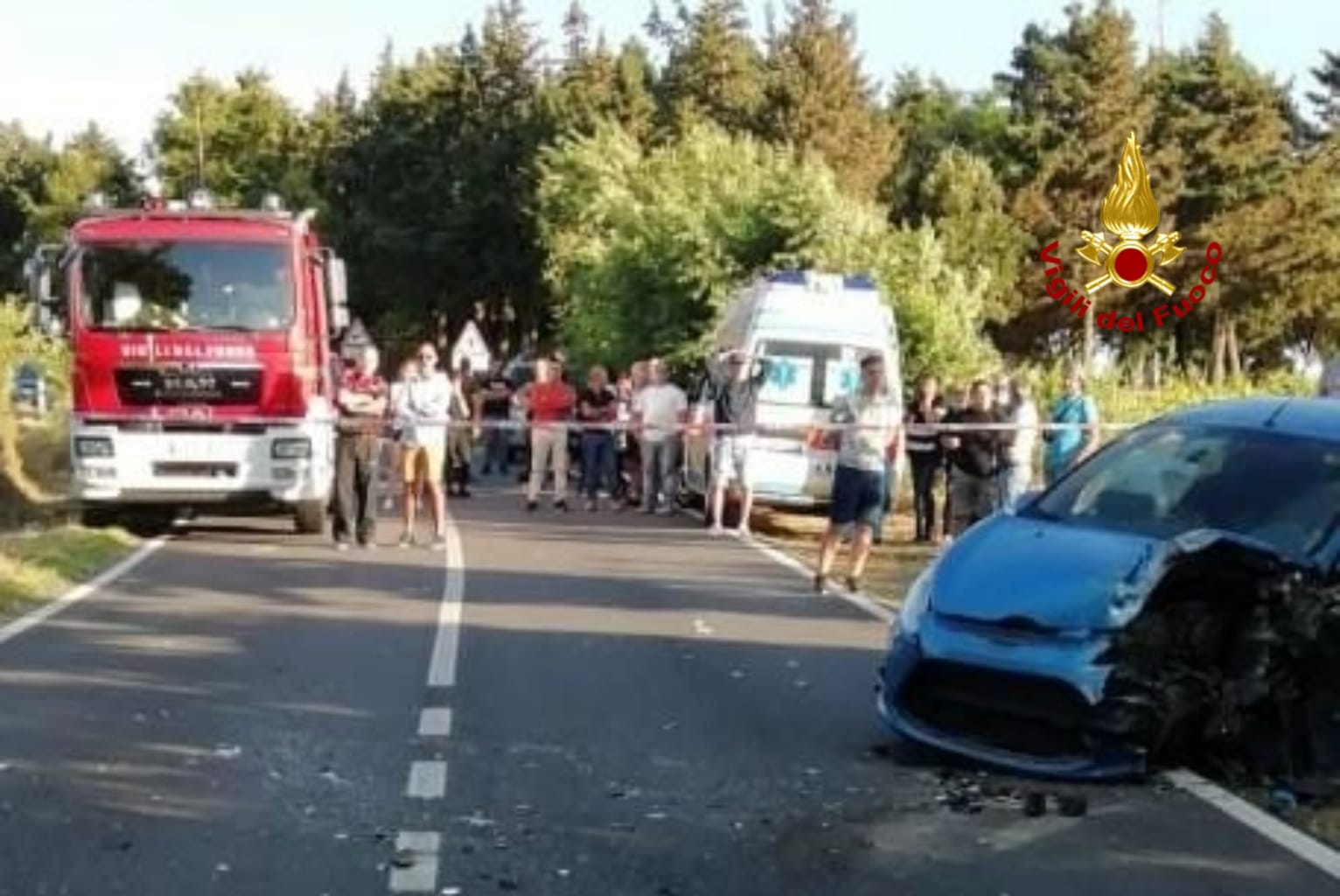 Scontro frontale tra auto, un morto