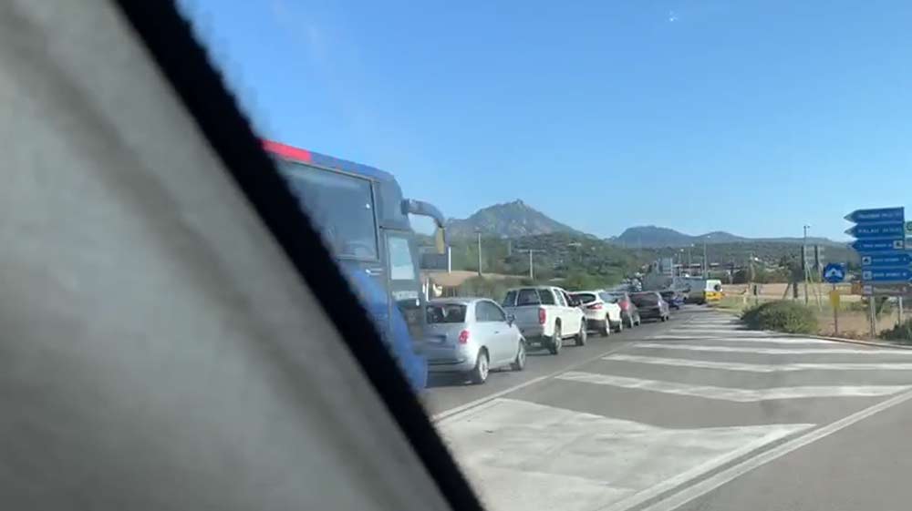 Olbia: auto ribaltata su SS 125, disagi al traffico