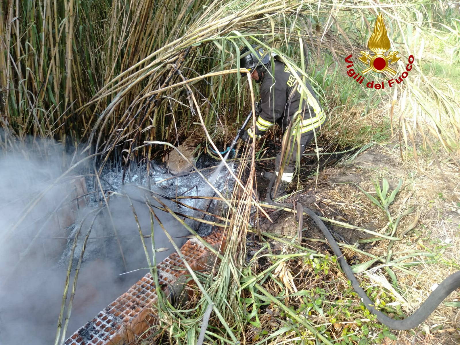 Santa Teresa: allarme per l'incendio di alcuni cavi elettrici Enel