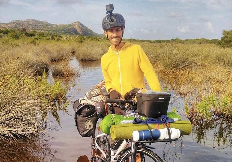 Sardegna in bici senza soldi: a Olbia arriva il travel blogger Cristian Buzzelli