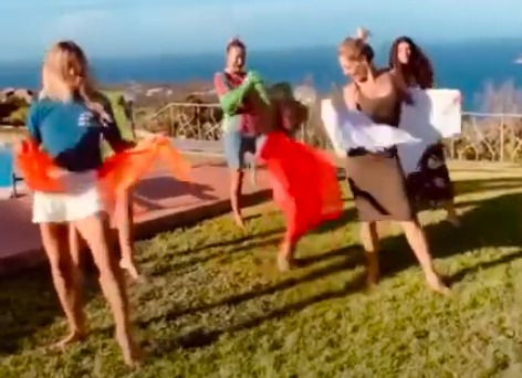Porto Cervo, Maddalena Corvaglia si lancia nella Venda Dance: video virale