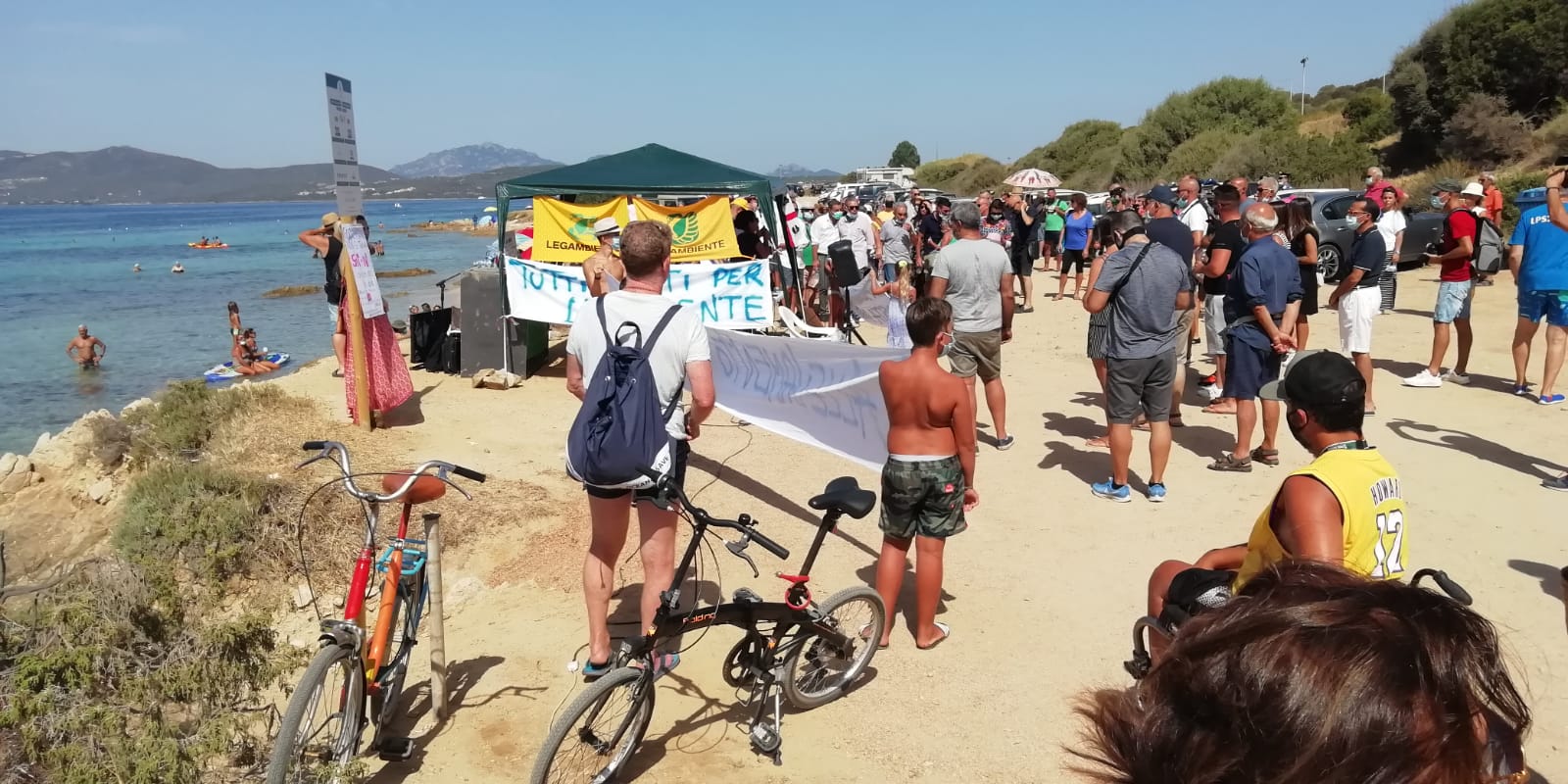 Golfo Aranci, no alle ostriche: tutti uniti per salvare spiaggia Baracconi