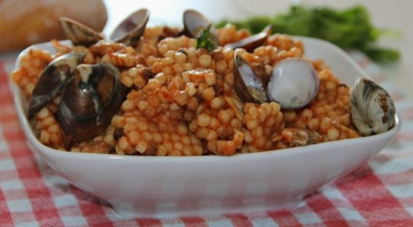 Ricette di Sardegna: fregula con arselle e Vermentino ghiacciato