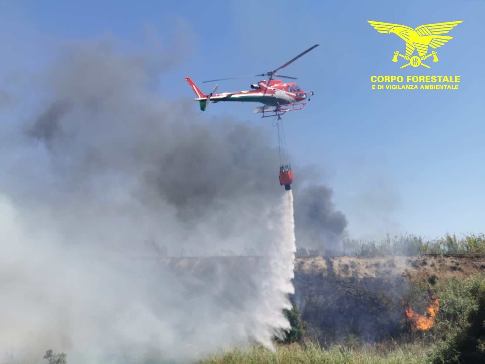 Sardegna brucia: oggi 28 incendi per 10 intervento dell'elicottero