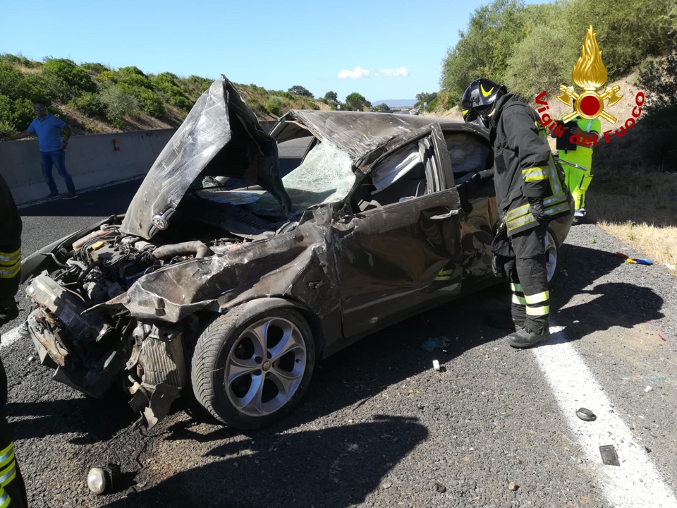 Incidente sulla 4 corsie: donna al pronto soccorso