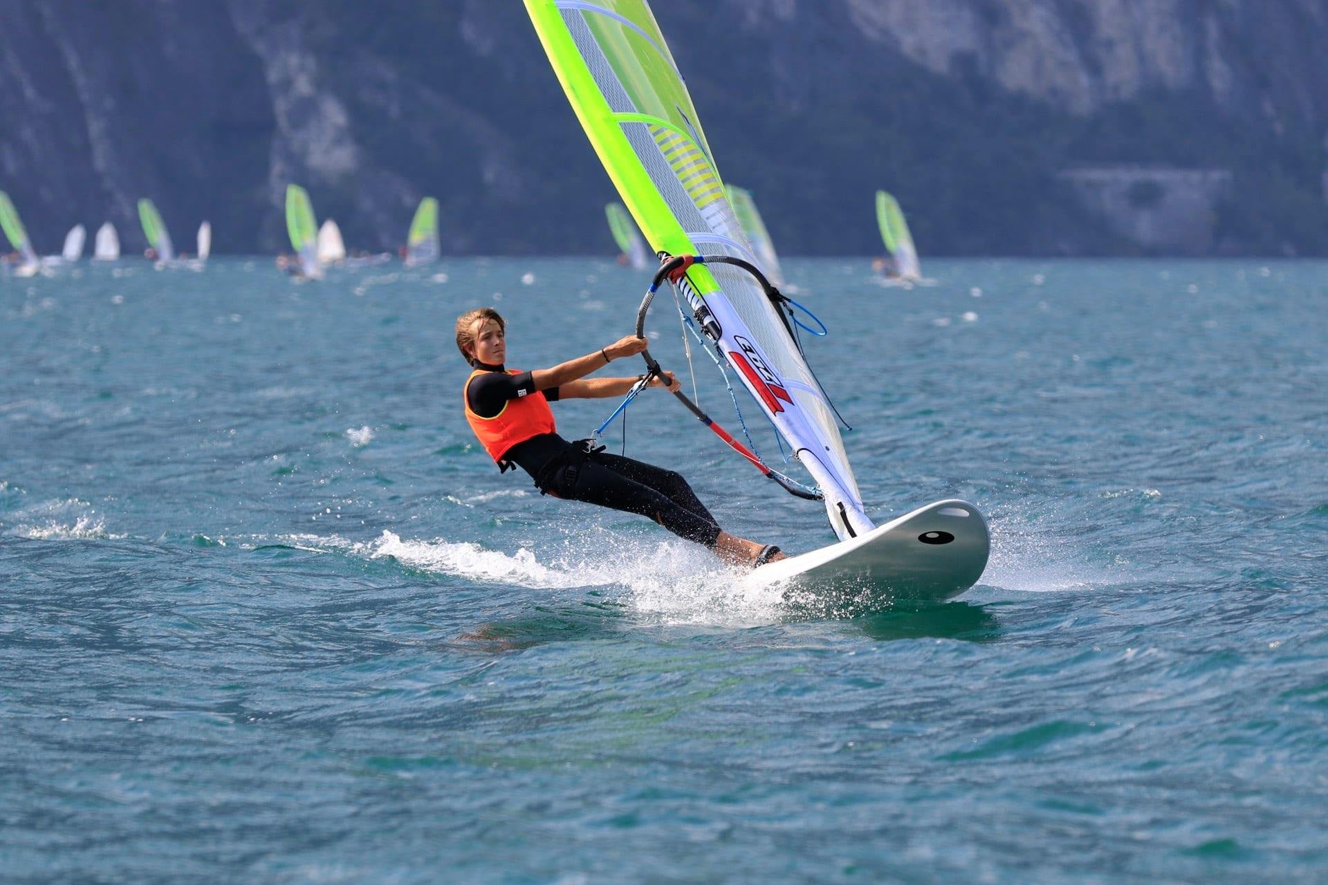 Arzachena: Dennis Porcu è campione italiano di windsurf under19
