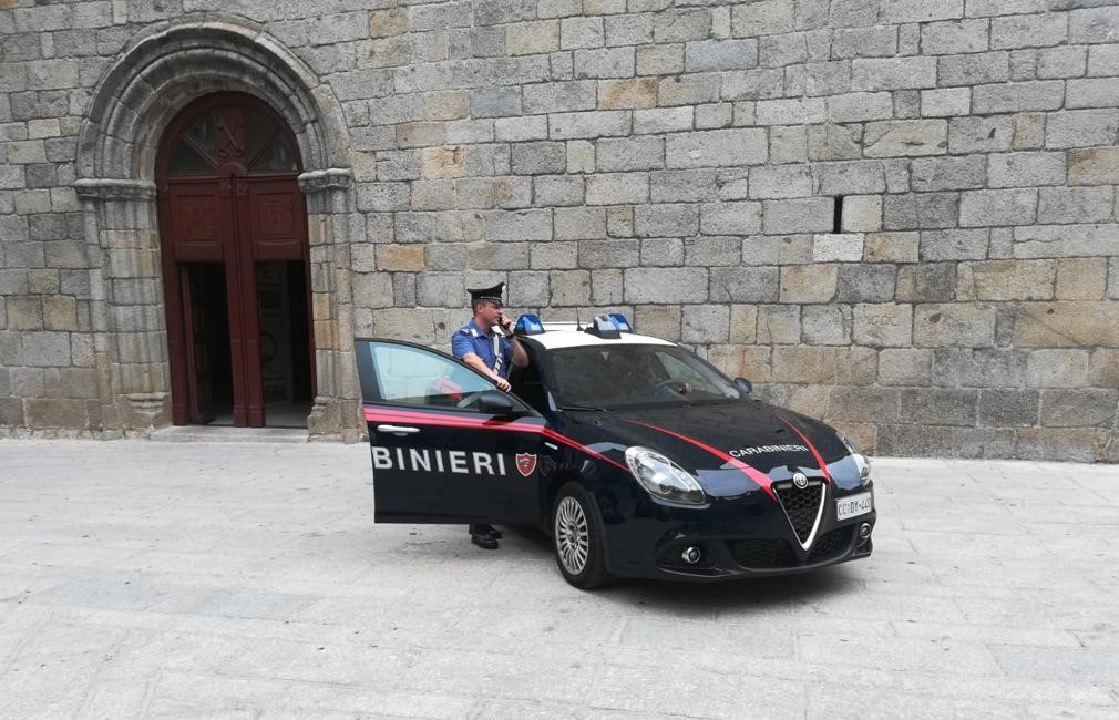 Tempio, gira in zona rossa con la marijuana nelle mutande: nei guai 32enne