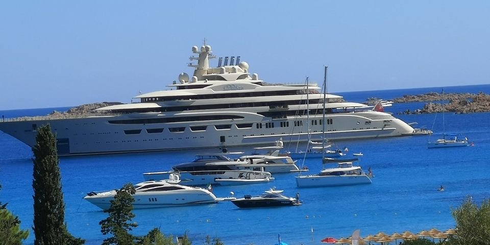 Porto Cervo: il Dilbar saluta l'estate della Costa Smeralda