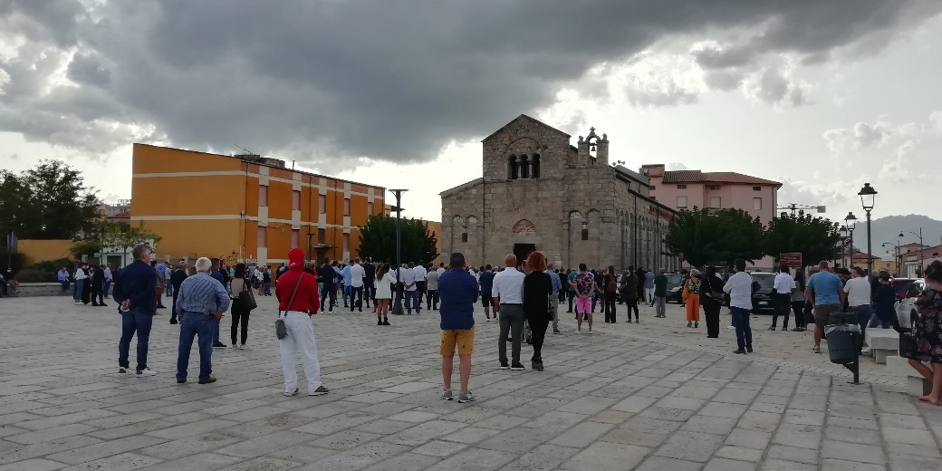 Olbia, addio a Gianni Ponsanu: folla ai funerali