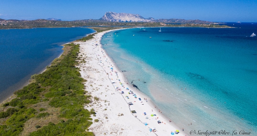 La Cinta di San Teodoro: una spiaggia da sogno