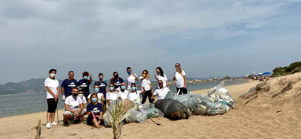 Olbia, pulizia Li Cuncheddi: battesimo per l'associazione Plastic Free