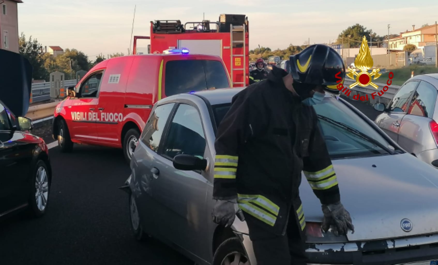 Incidente sulla SS 131: tre auto coinvolte e un ferito